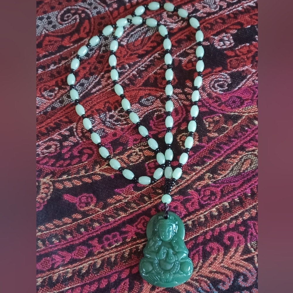 💜Carved Green Jade Pendant Necklace ✨️ - Picture 7 of 8